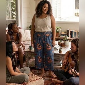 NIB TC2 Guitars Faux Denim Gauchos Floral Capris Szs 24-28 Pretty Gift!